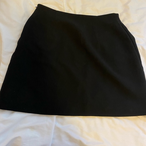 Like new Club Monaco mini skirt - Picture 2 of 5